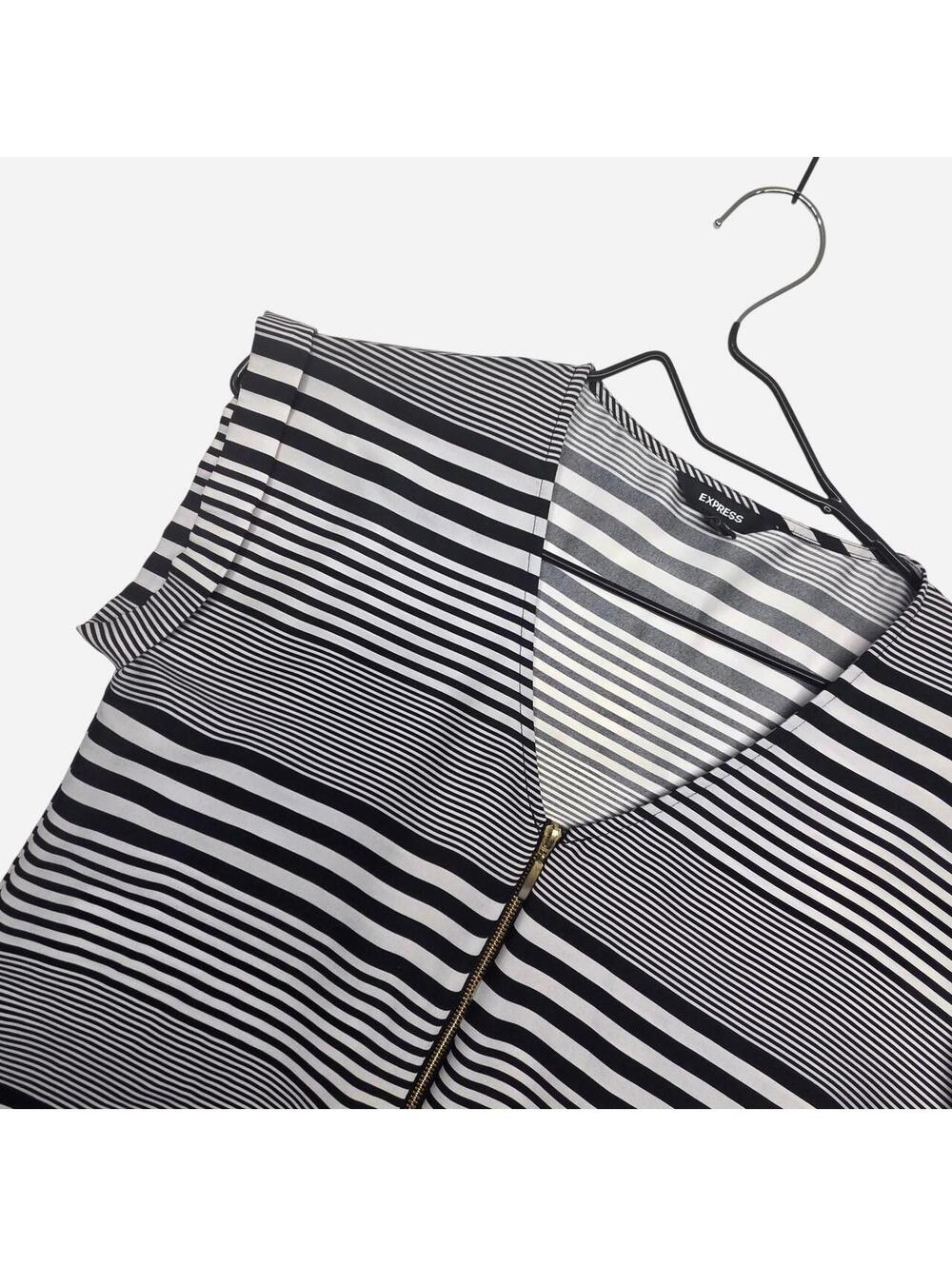 Express Women's Black and White Blous